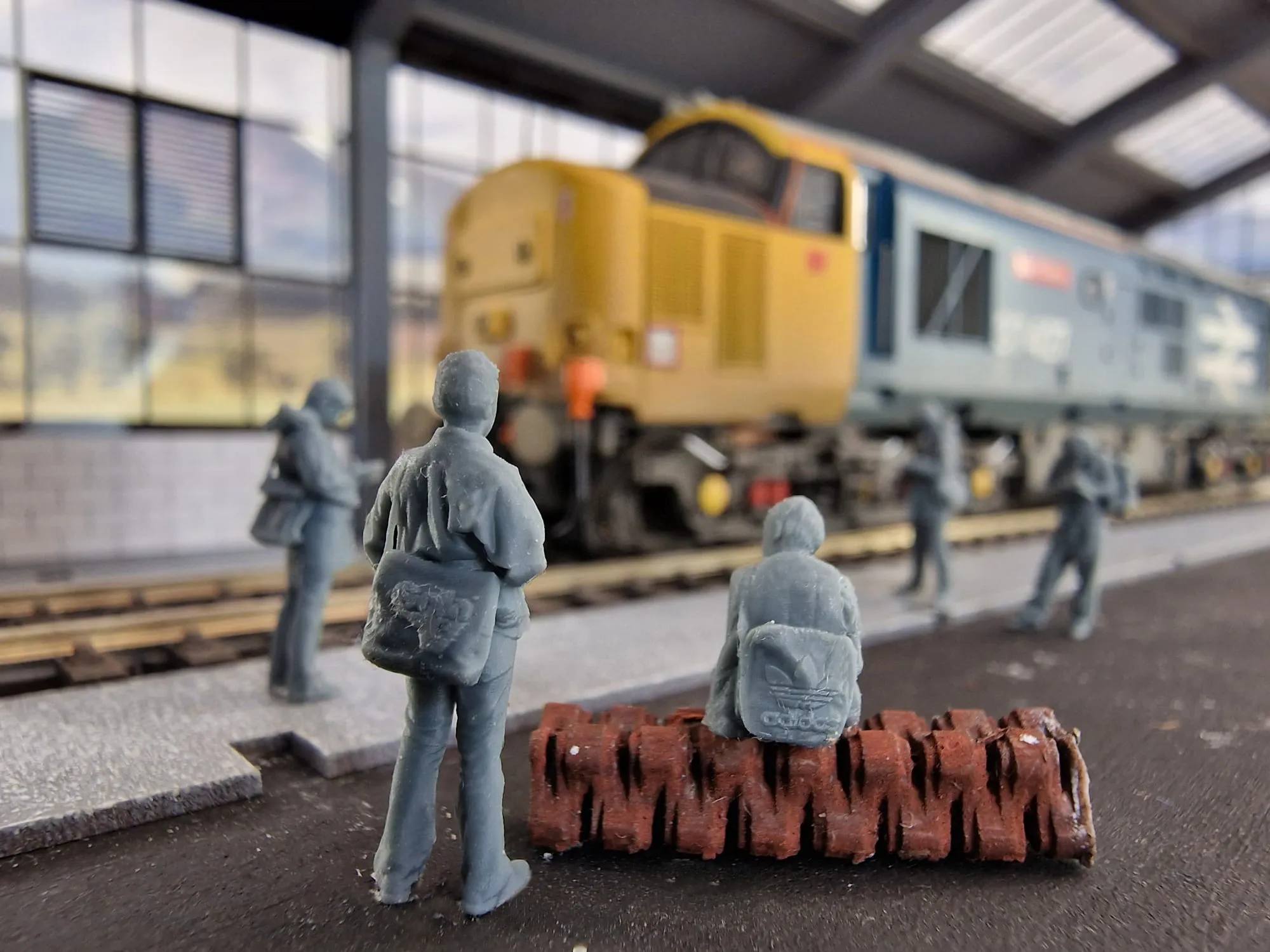 1769-043 O Gauge 1995-Present Privatisation - 1970s/80s Train Spotters - Image 3