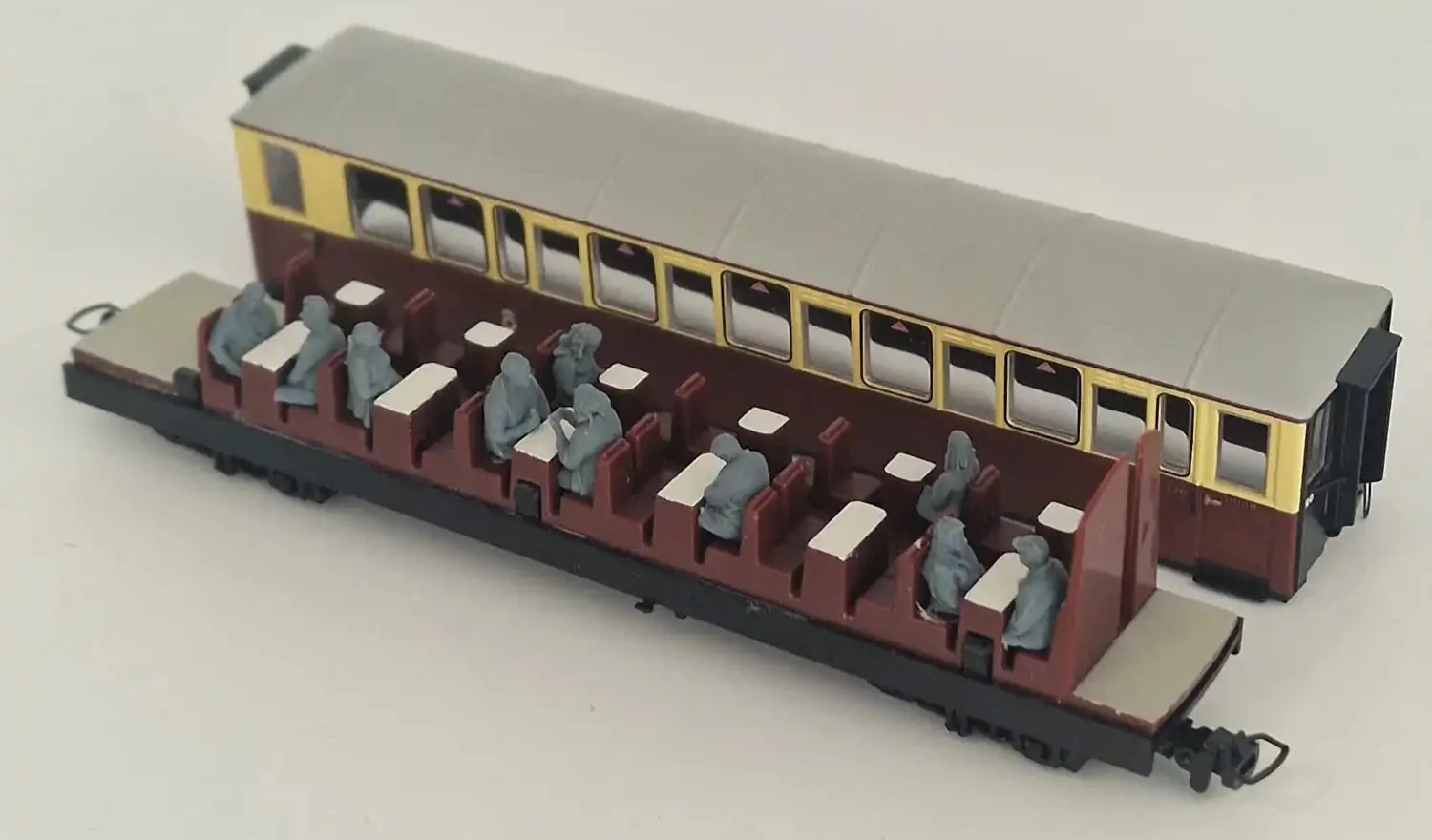 1782-043 O Gauge Railway & Lineside - Tin Car Passenger Pack - Image 2