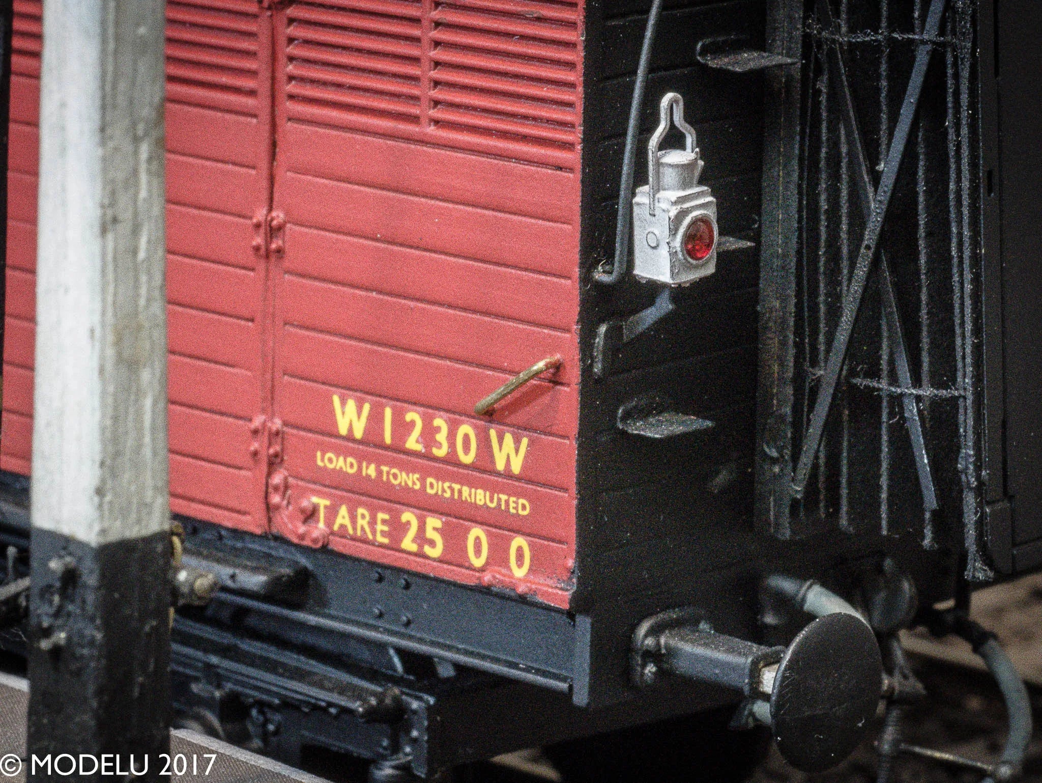 2072-043 O Gauge BR Tail Lamps Pack of 5 - Red Lenses - Image 2