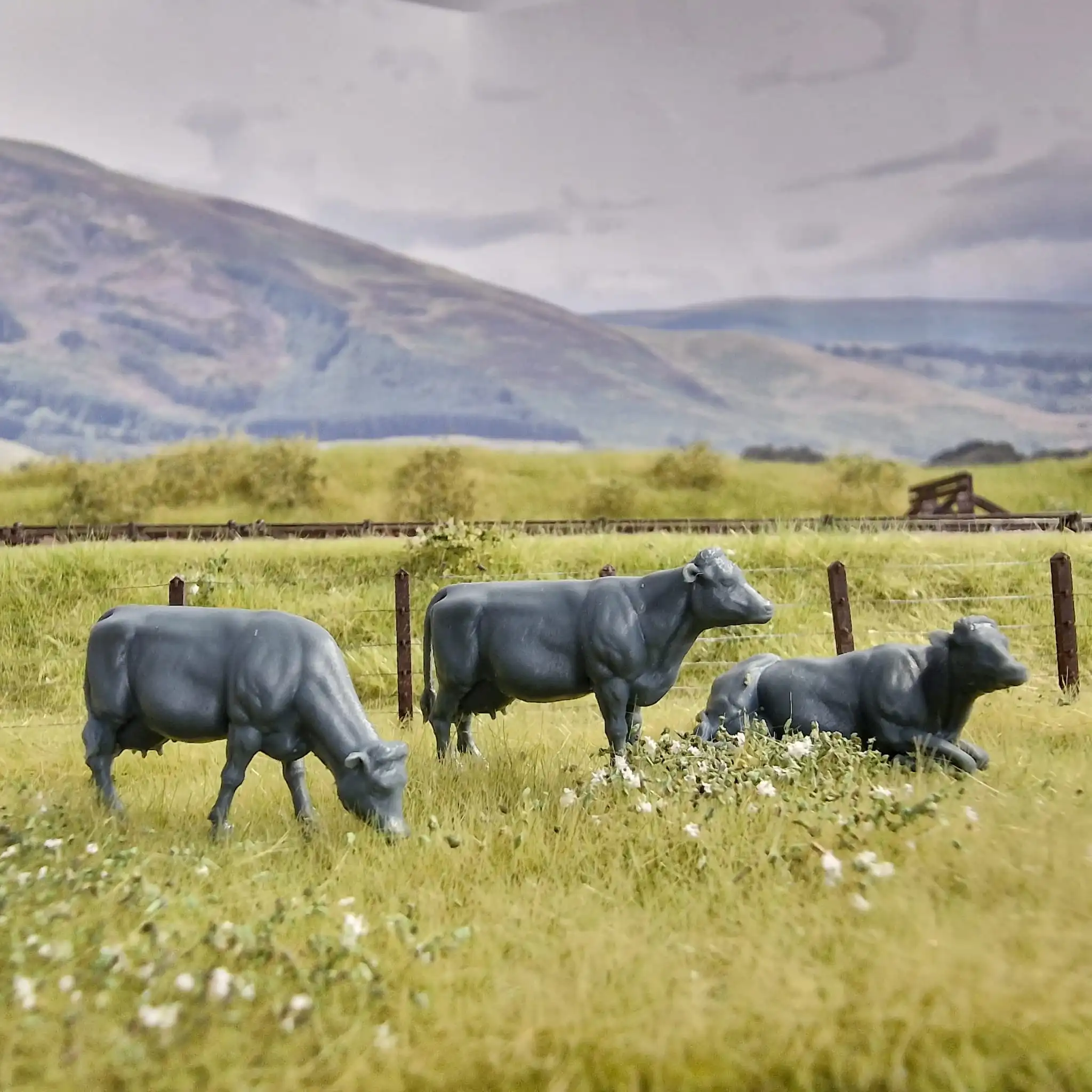 31220-148 N Gauge Pets, Wildlife & Livestock - Dairy Cattle - Pack of 3 - Image 2
