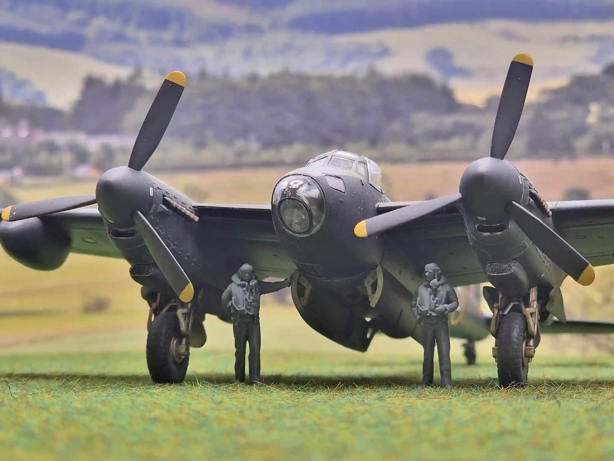 50305-048 1:48 Scale RAF Through the Ages - World War Two - RAF Fighter Bomber Crew - Image 2