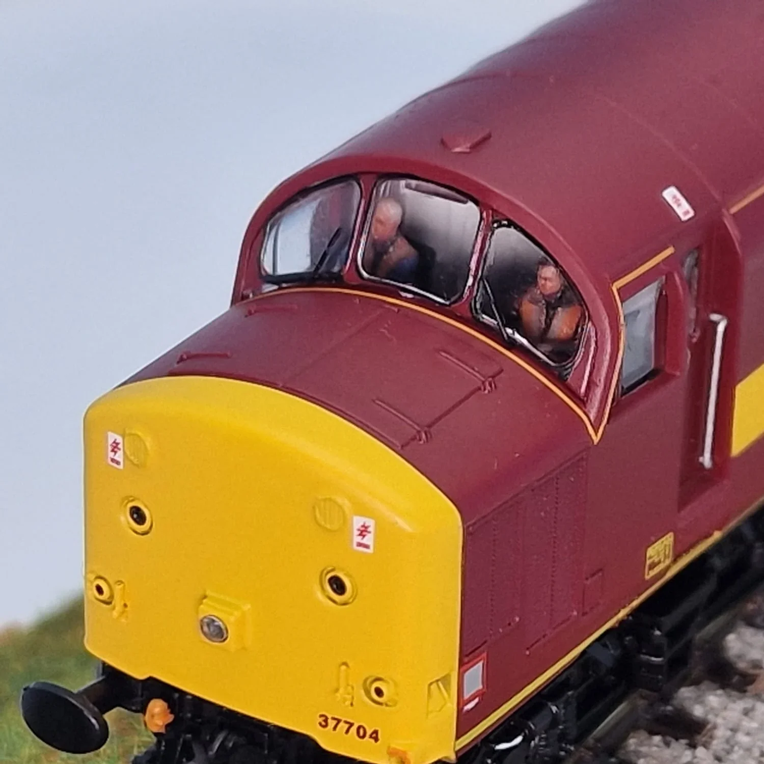 80901-120C TT:120 Gauge Loco Specific Crew - Class 37 - Image 2