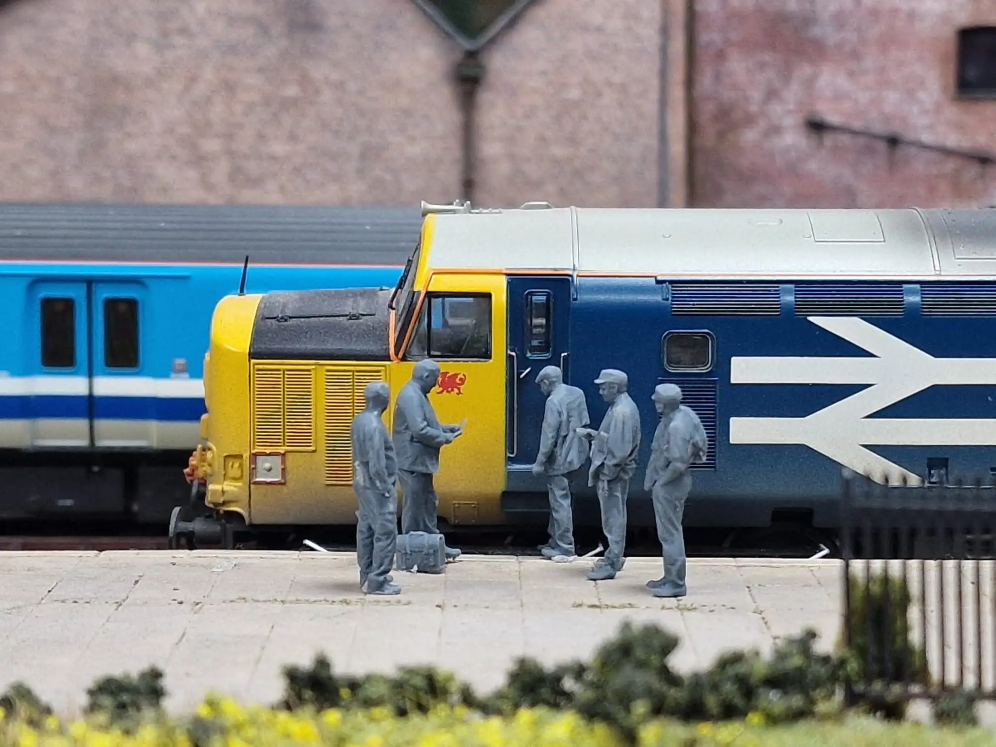 9035-076 OO Gauge 1968-1995 British Rail - BR Crew Bundle - Image 2