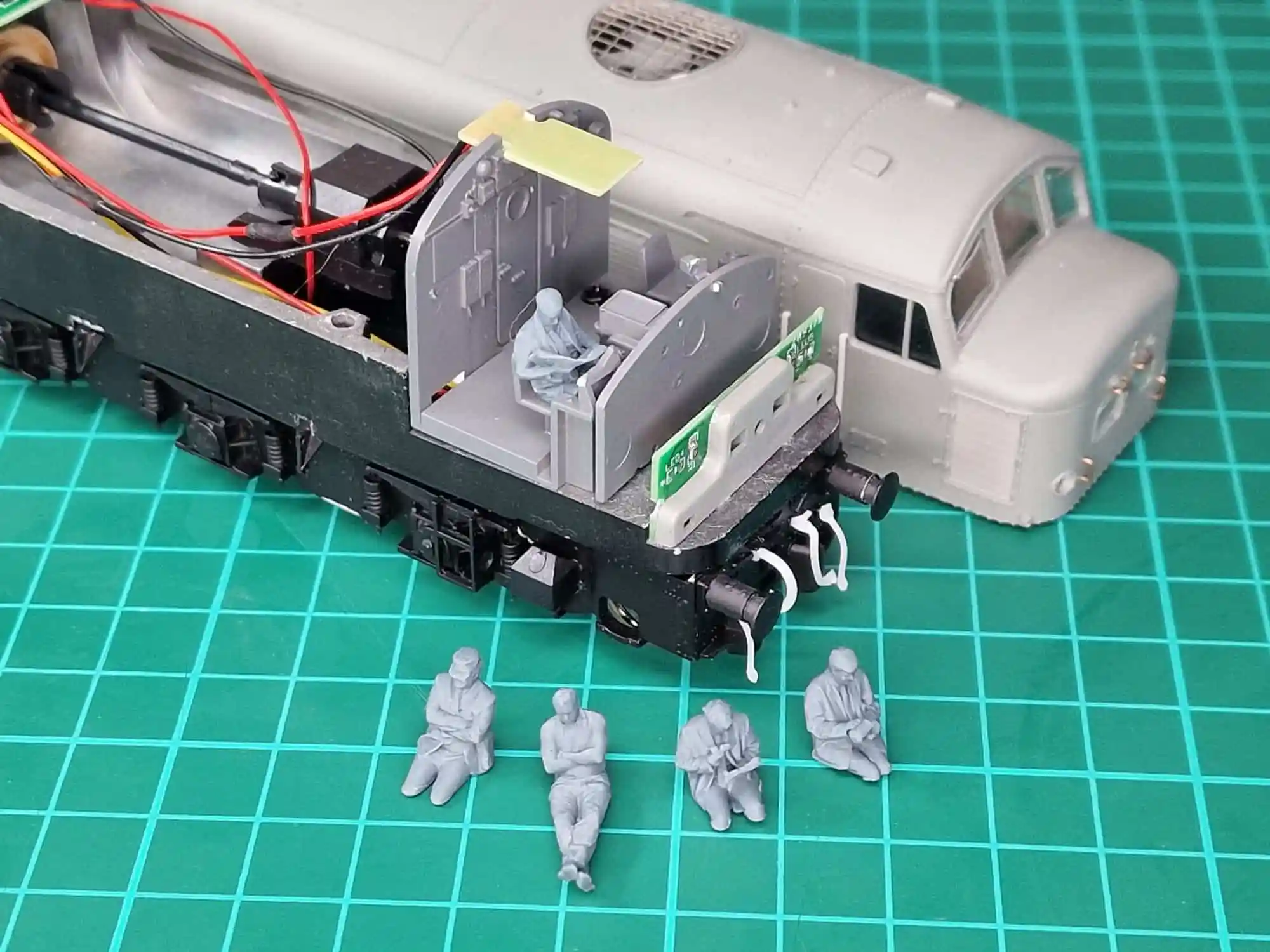 91100-043 O Gauge 1968-1995 British Rail - Second Man Bundle - Image 2