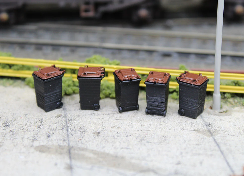 BSWBBRNL5 Modern Wheelie Bins - Pack of 5 - BROWN LIDS