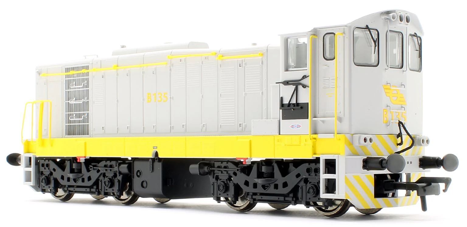 MM0135 Pre-Owned Irish Class 121 B135 in CIE original grey livery Diesel Locomotive - Image 2