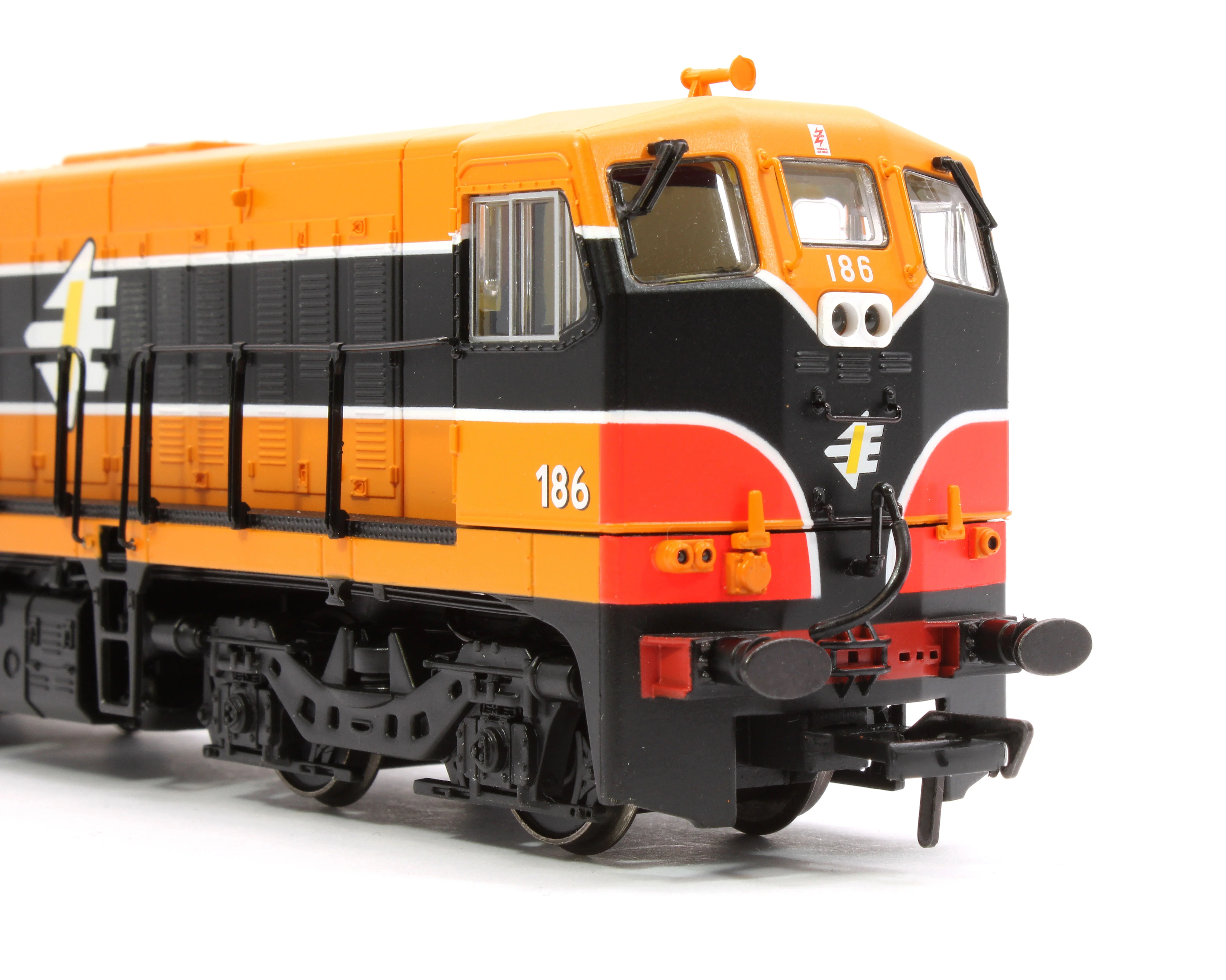 MM0186A Class 181 Iarnród Éireann (IE) no. 186 Diesel Locomotive - Image 10