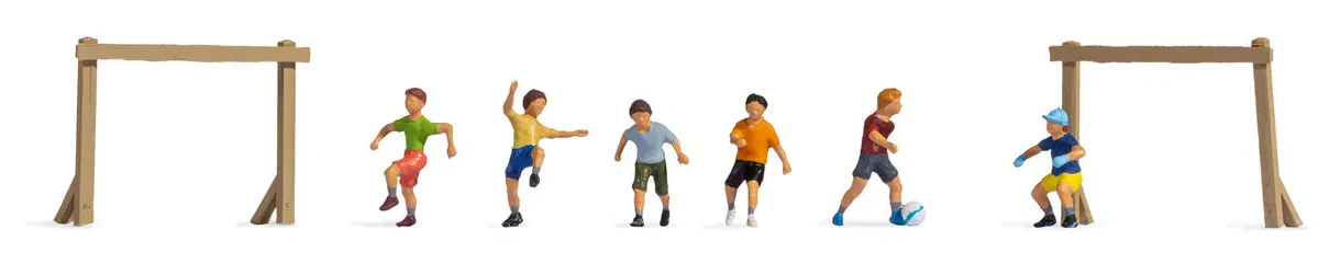 N15817 Children Playing Football (6) Figure Set