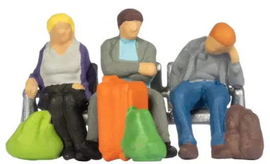 N15213 Seated Travellers (6) w/Baggage Figure Set - HO/OO Scale - Image 3