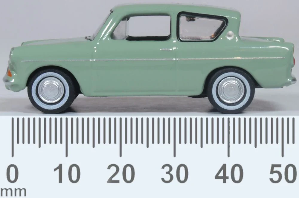 76105010 Ford Anglia Spruce Green - Image 5
