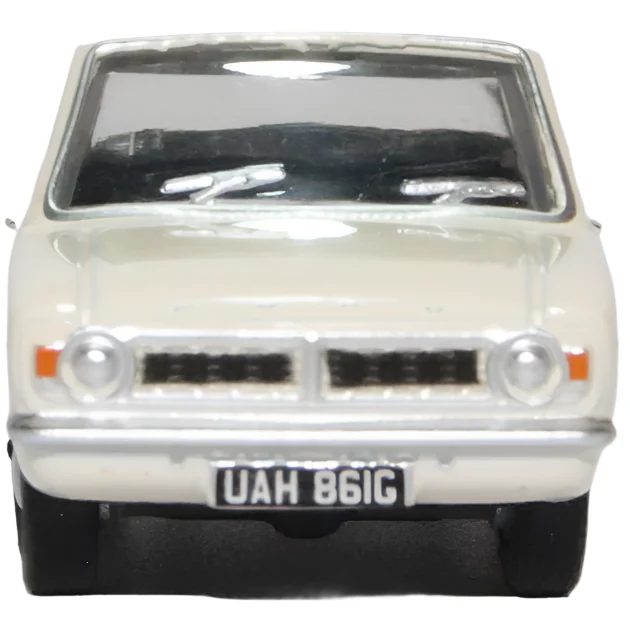 76COR2008 Ford Cortina MkII Ermine White/Sherwood Green - Image 2