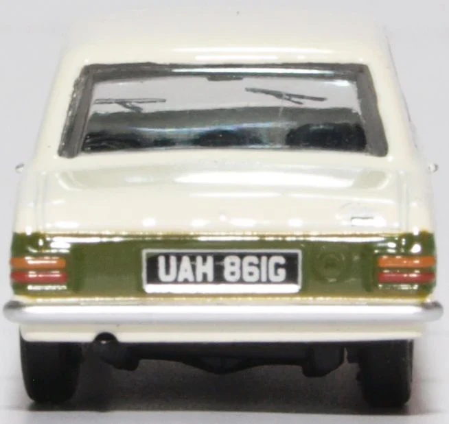 76COR2008 Ford Cortina MkII Ermine White/Sherwood Green - Image 5