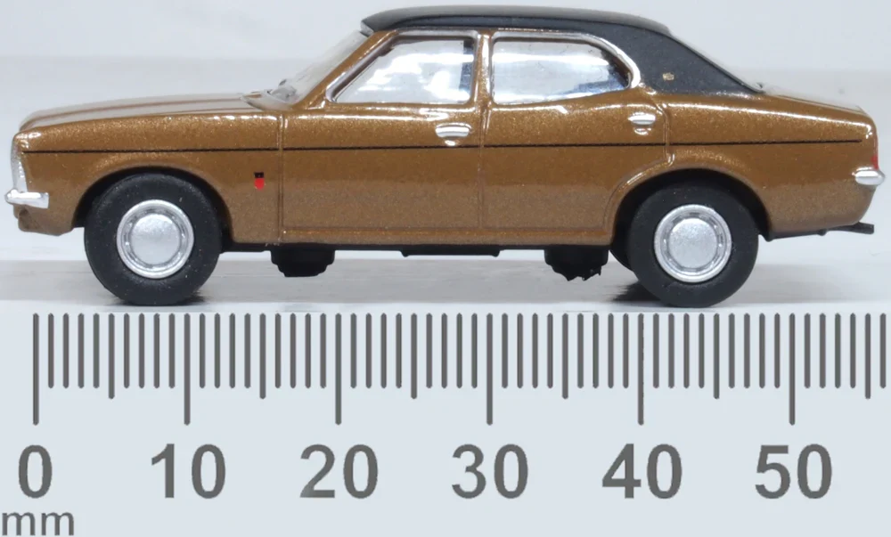 76COR3011 Ford Cortina Mk3 Tawny - Image 6