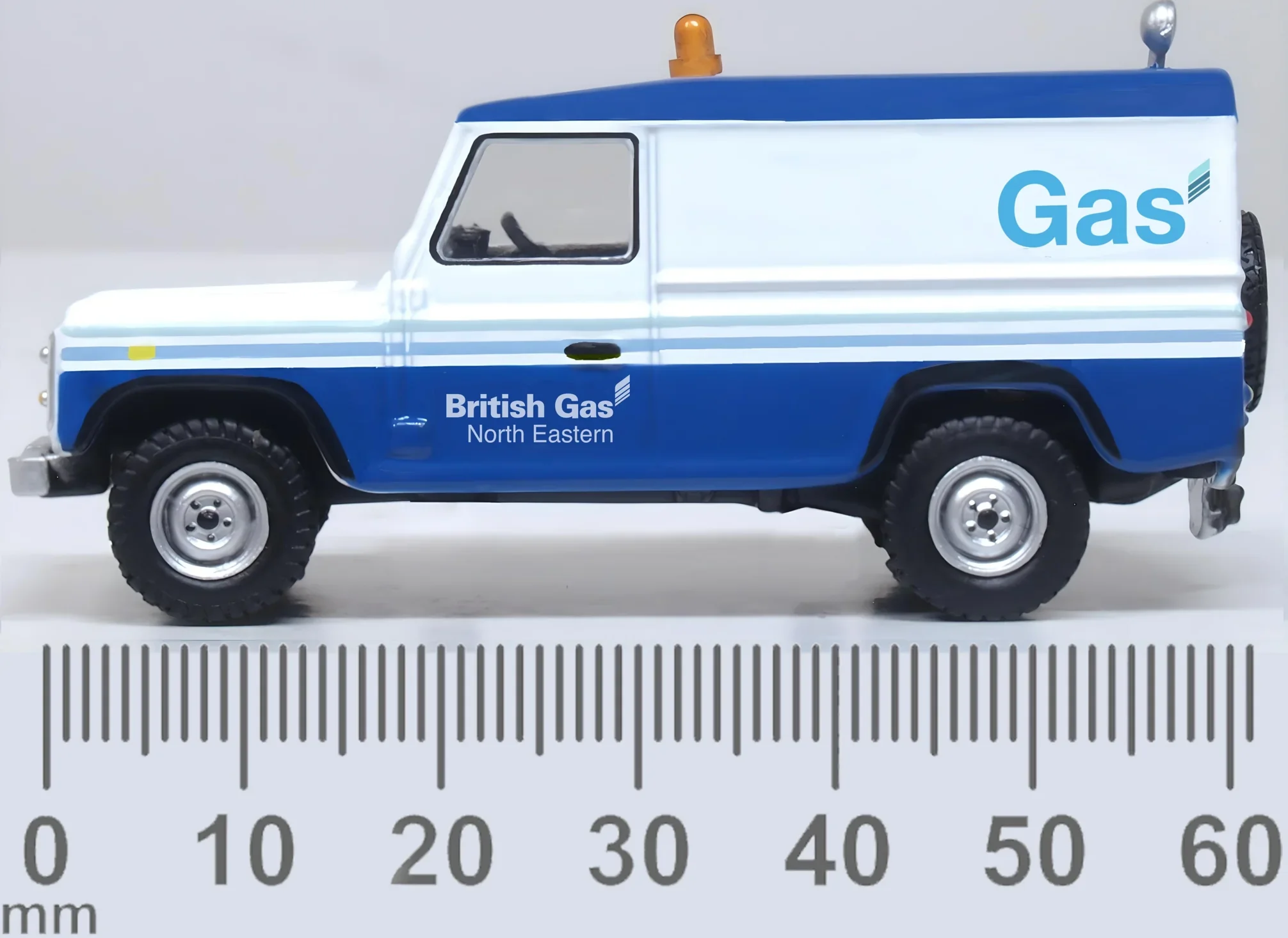 76DEF019 Land Rover Defender LWB St. Wagon British Gas - Image 6