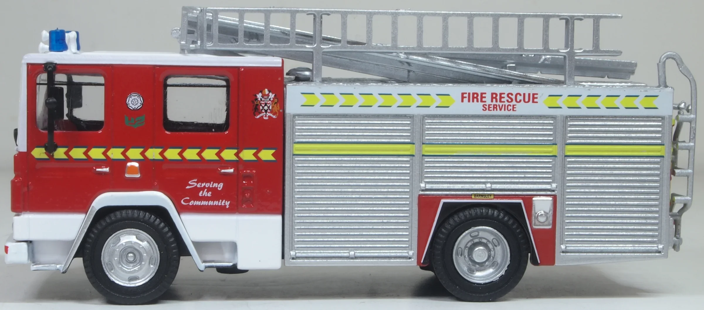 76DN007 Dennis RS South Yorkshire Fire & Rescue Service - Image 3
