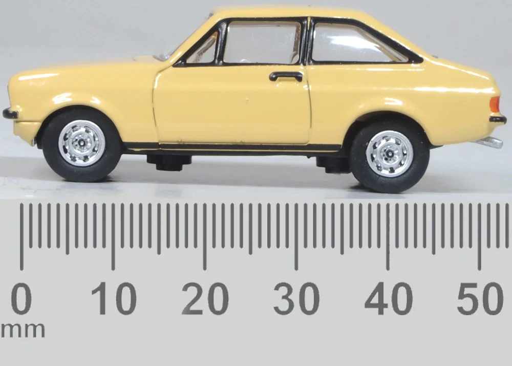 76ESC005 Ford Escort Mk2 Sahara Beige - Image 6