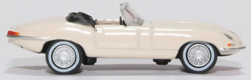 76ETYP013 Jaguar E Type White - Image 3