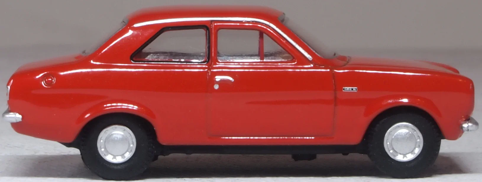 76FE005 Ford Escort Mk1 Sunset Red - Image 3