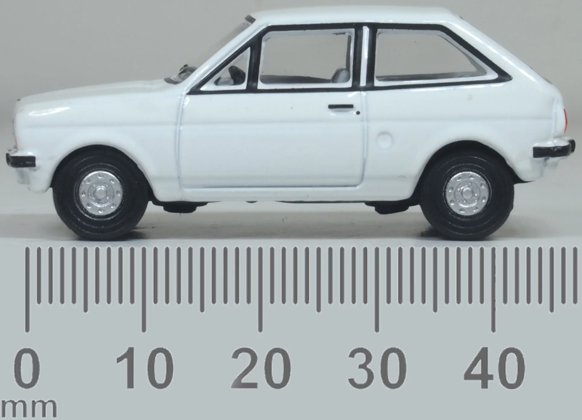 76FF008 Ford Fiesta Mk1 Diamond White - Image 6