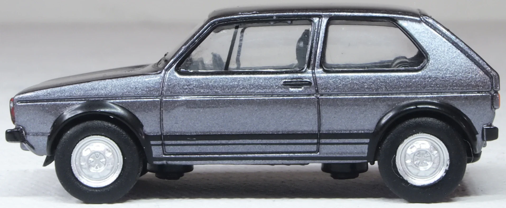 76GF007 Volkswagen Golf GTI Atlas Grey - Image 2