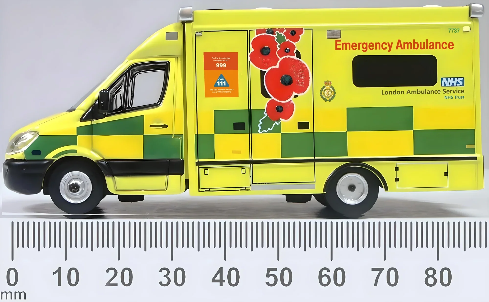 76MA007 Mercedes Ambulance London Ambulance Service Remembrance Day - Image 7