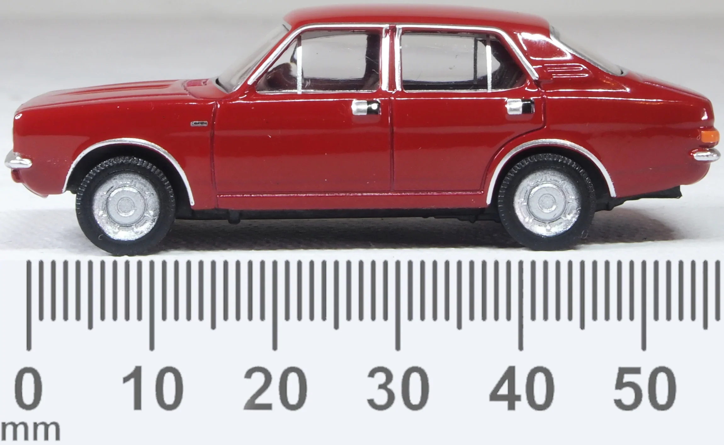 76MAR007 Morris Marina Damask Red - Image 6