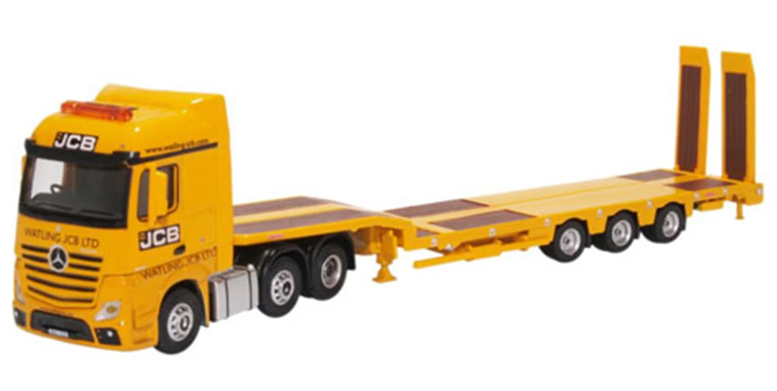 76MB010 Mercedes Actros Semi Low Loader JCB