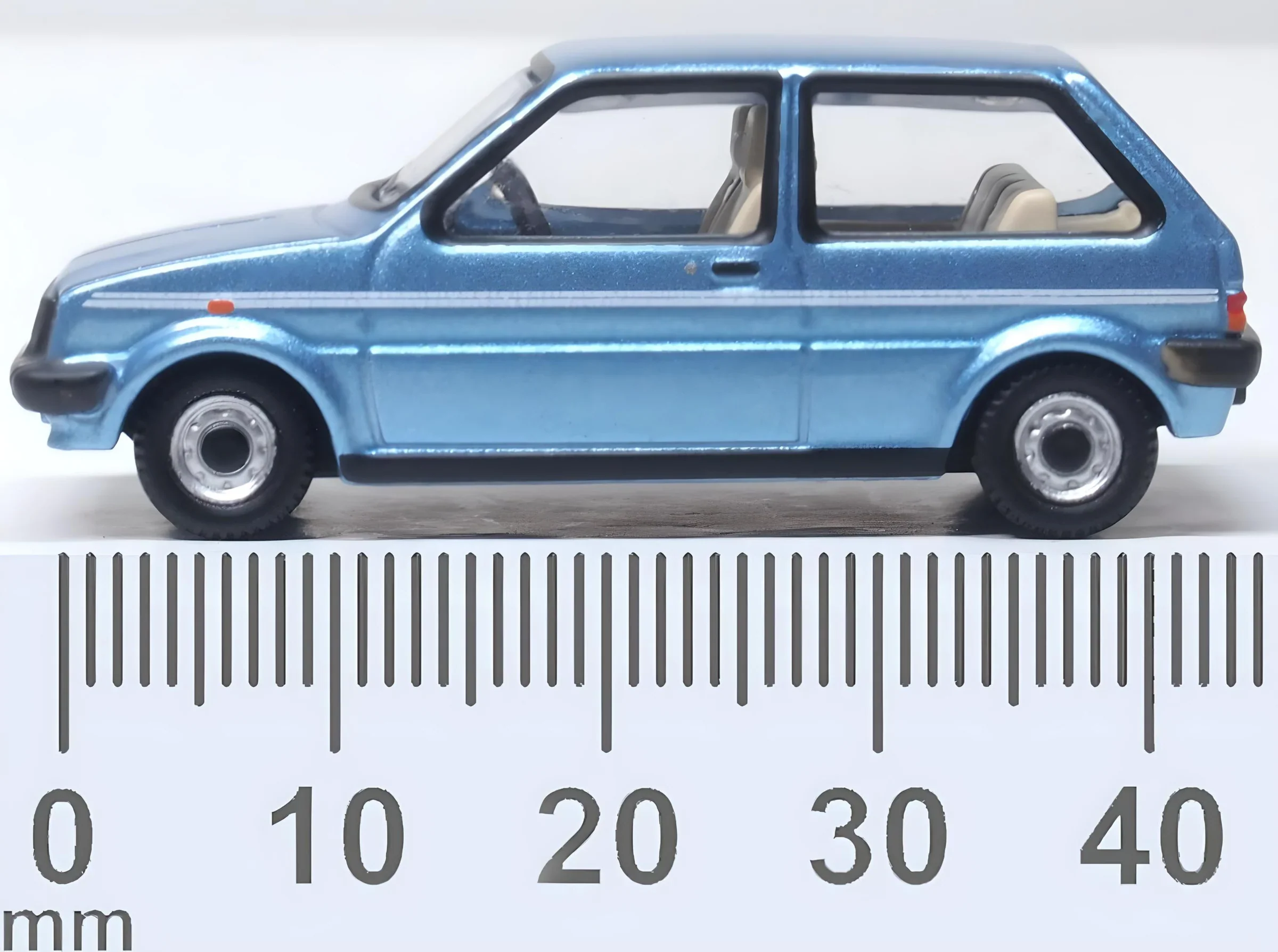76MET002 Austin Mini Metro Denim Blue Metallic - Image 4