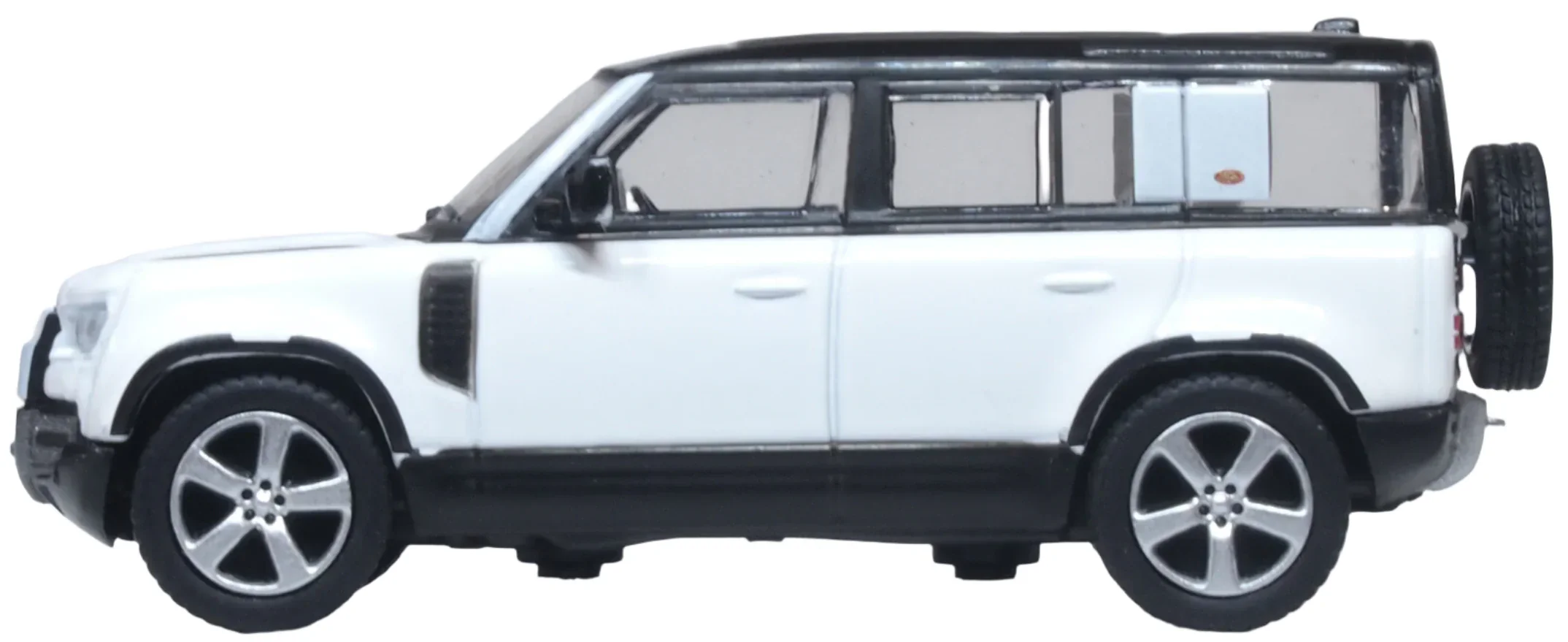 76ND110X003 Land Rover Defender 110X New Fuji White - Image 3