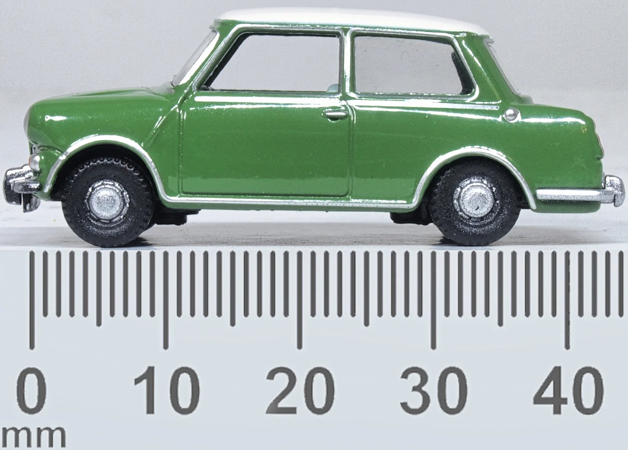 76RE003 Riley Elf Cumberland Green/Old English White - Image 6