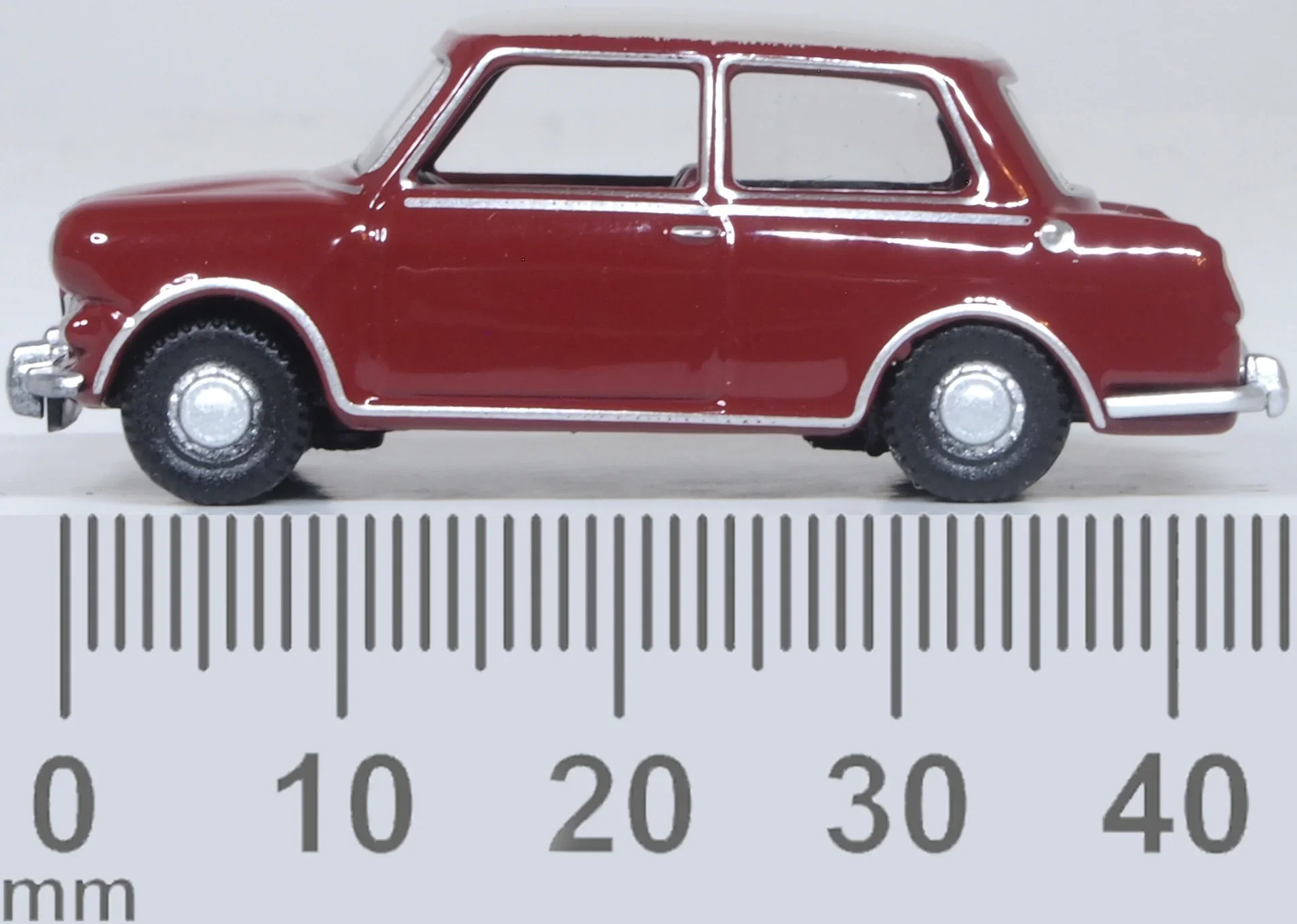 76RE004 Riley Elf MkIII Damask Red/Whitehall Beige - Image 6