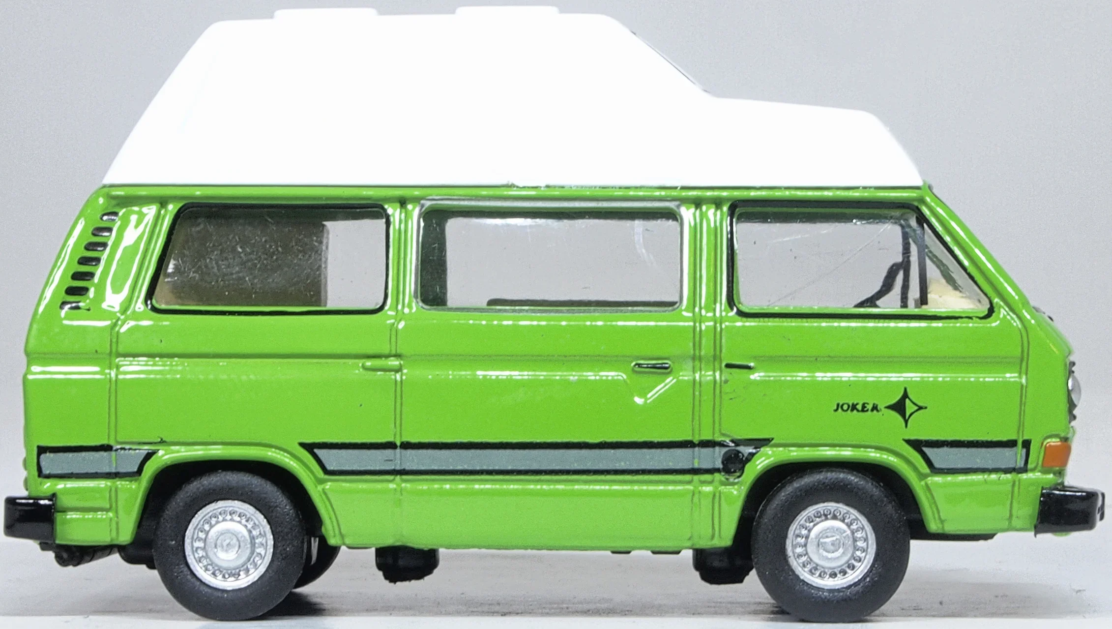 76T25011 VW T25 Camper Liana Green - Image 4
