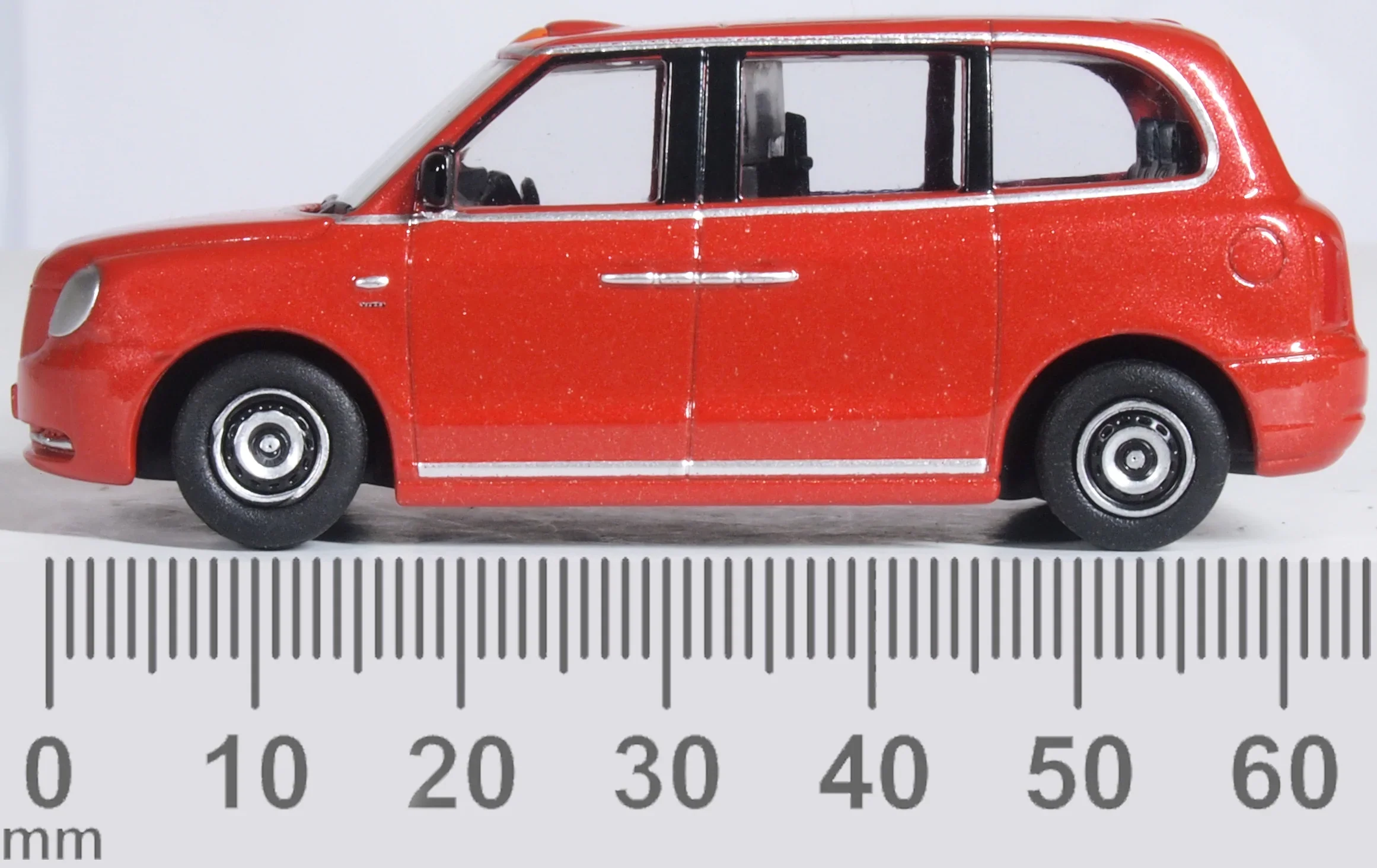 76TX5002 LEVC TX5 Taxi Tupelo Red - Image 6