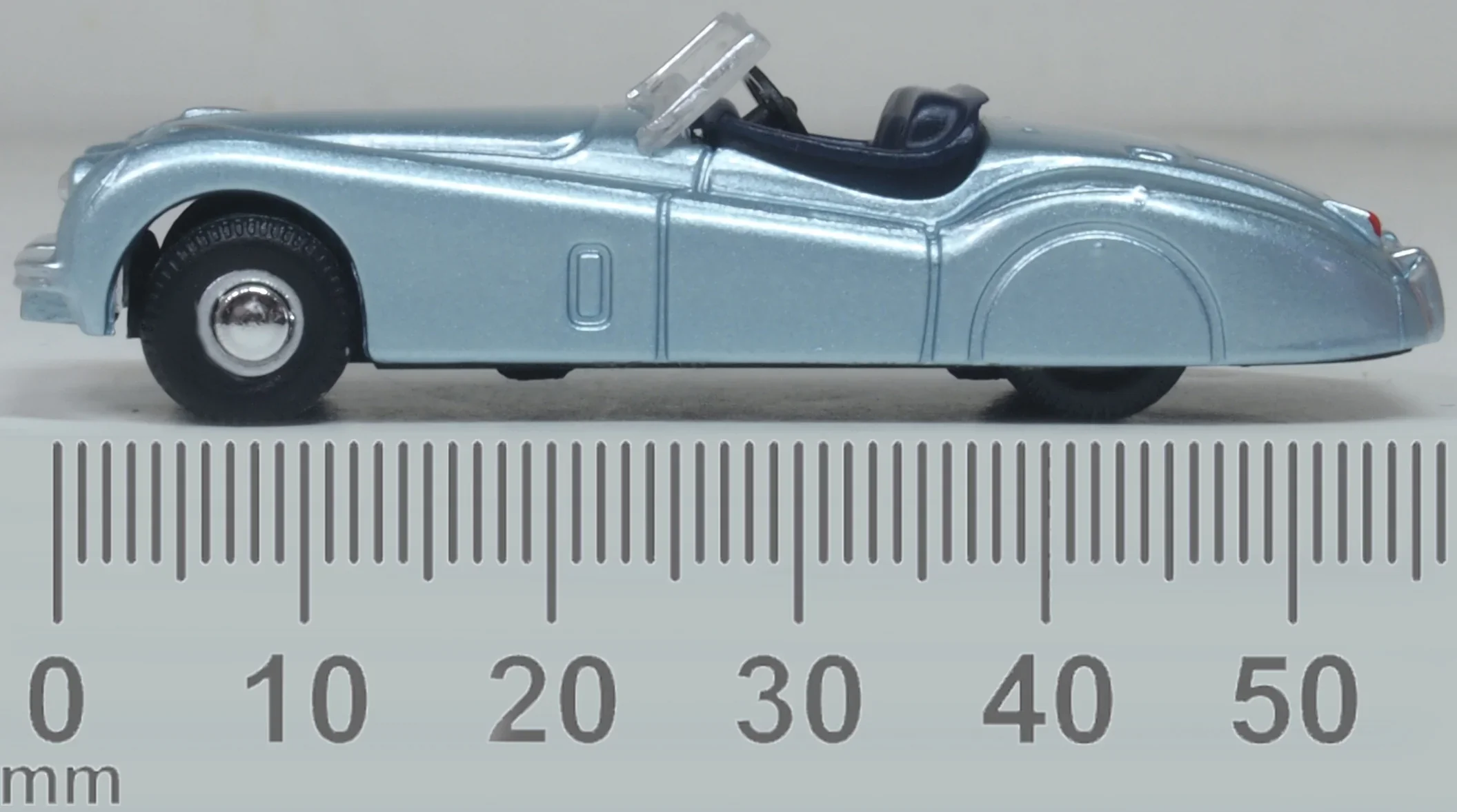 76XK120007 Jaguar XK120 Pastel Blue - Image 6