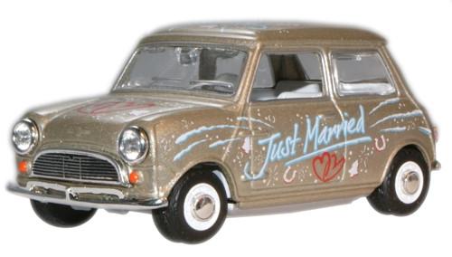 MIN016 Mini Car Just Married