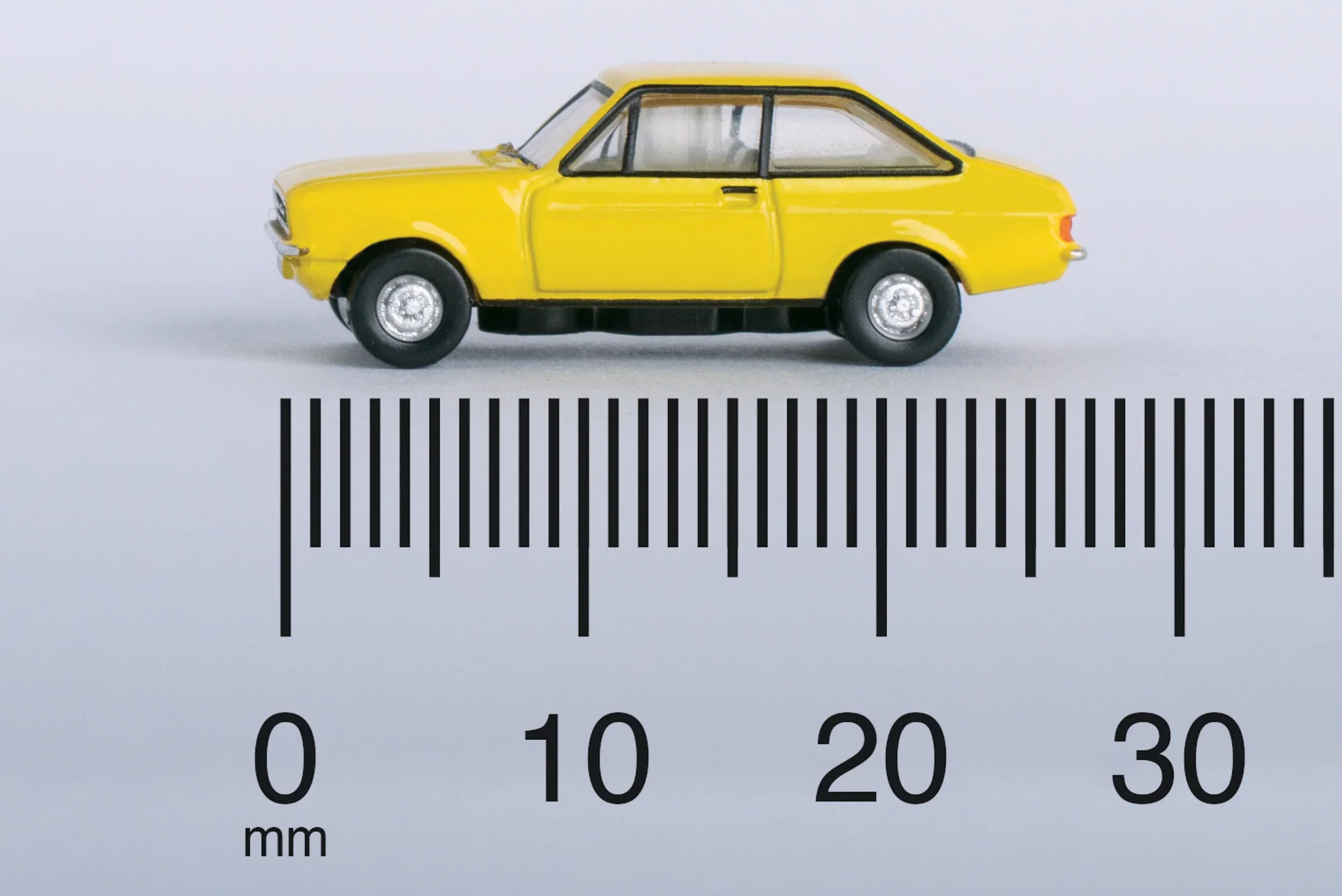 NESC002 Ford Escort Mk2 Signal Yellow - Image 6