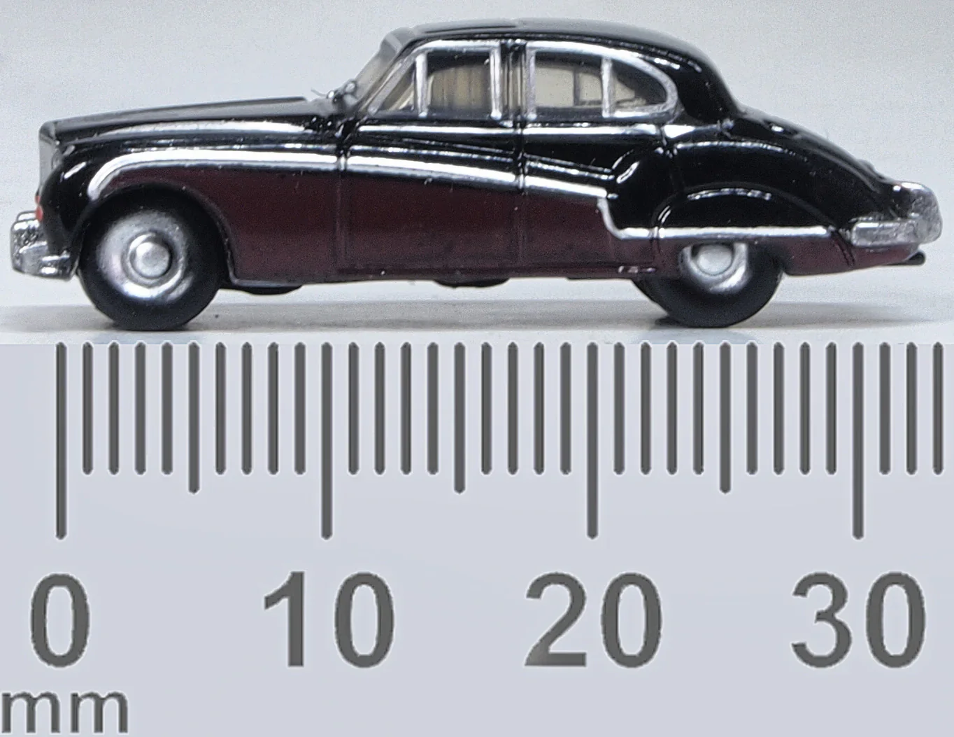 NJAG9004 Jaguar Mk8/9 Black/Imperial Maroon - Image 6