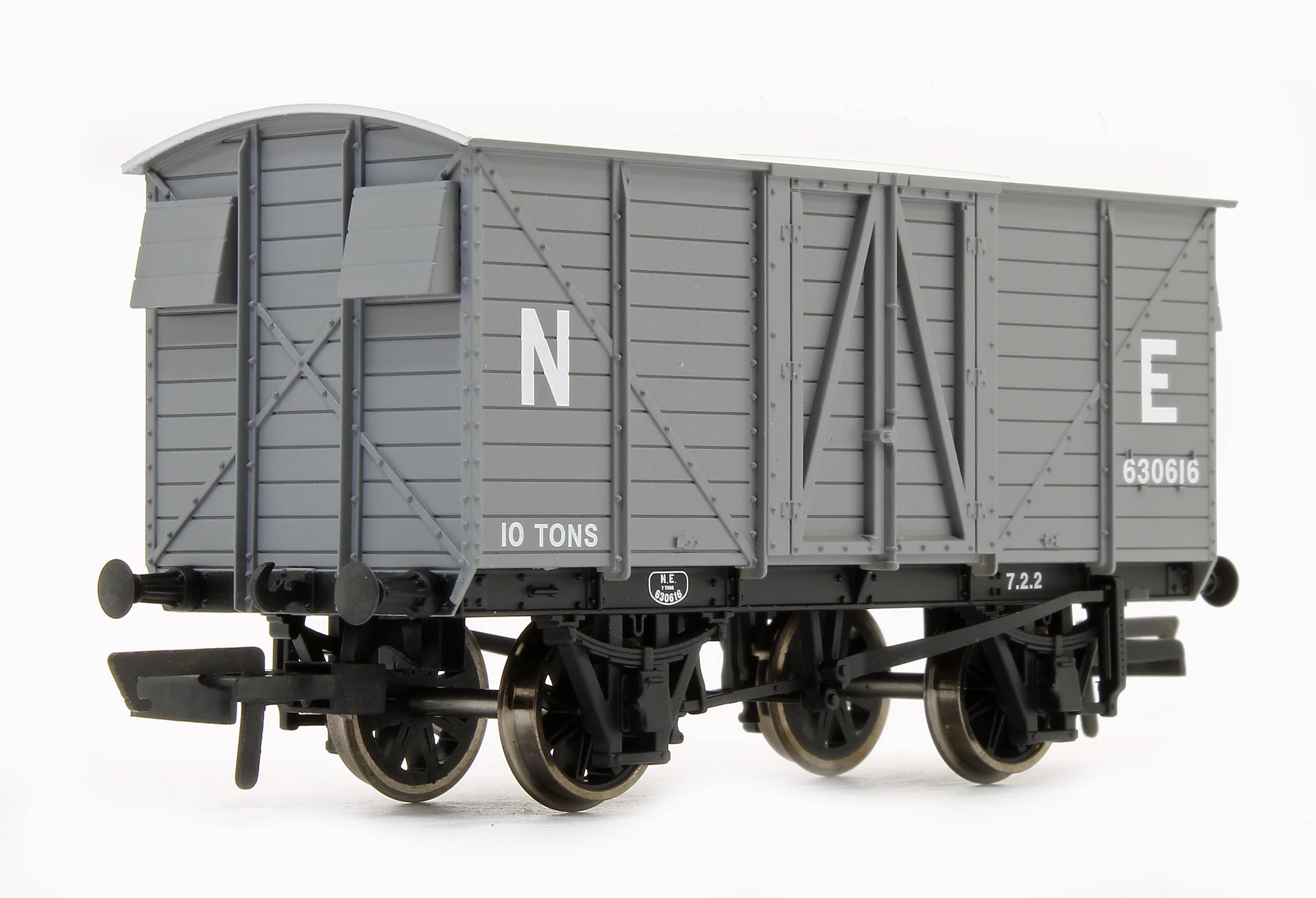 OR76GEGV002 GER 10T Covered Van LNER (pre 1936) 630616 - Image 2