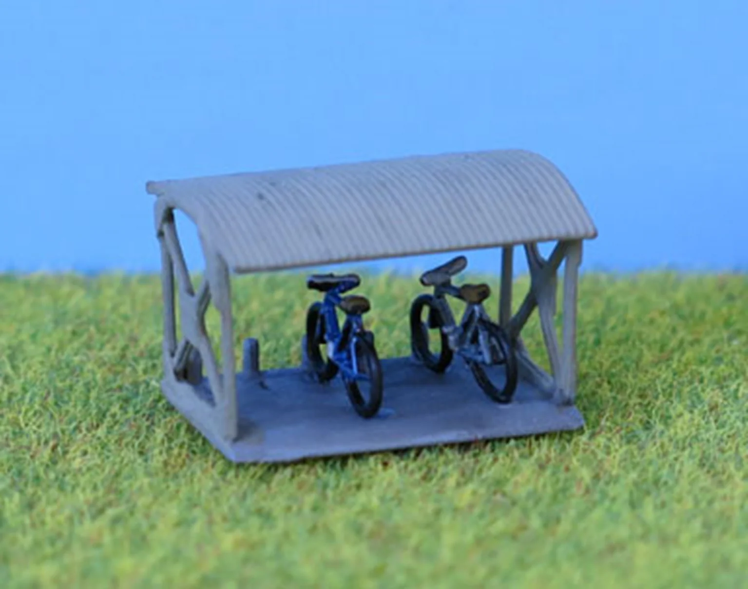 PDB13 N Gauge Bike Shed & 2 Bikes - Unpainted