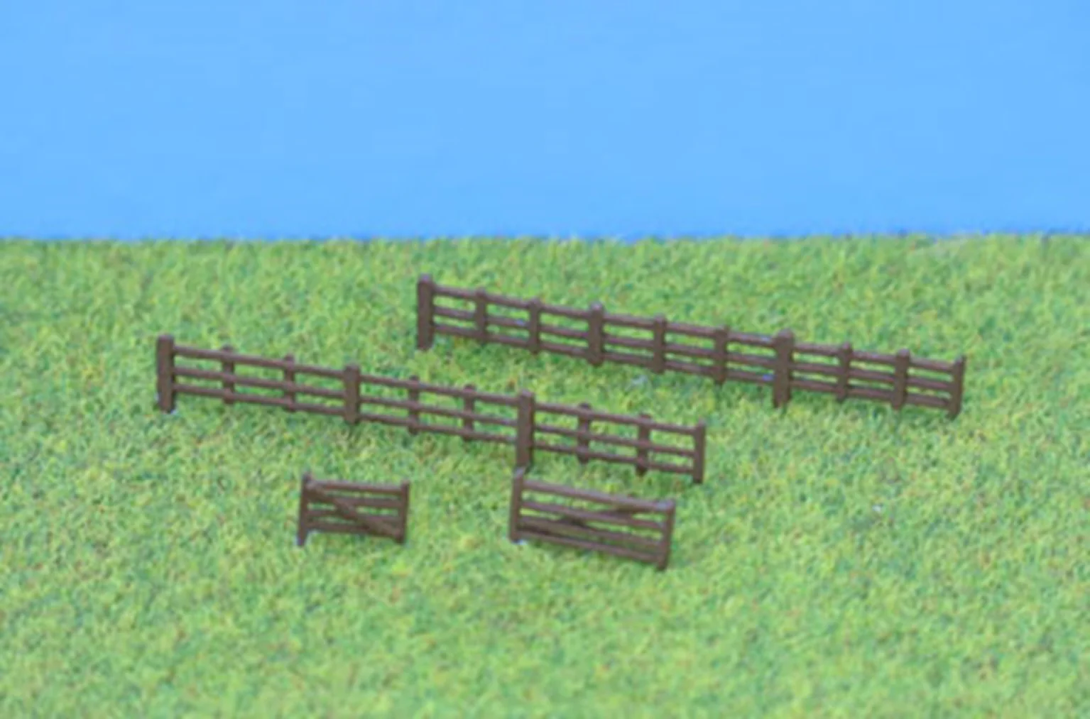 PDB152 N Gauge Lineside Fencing & Gates - Unpainted
