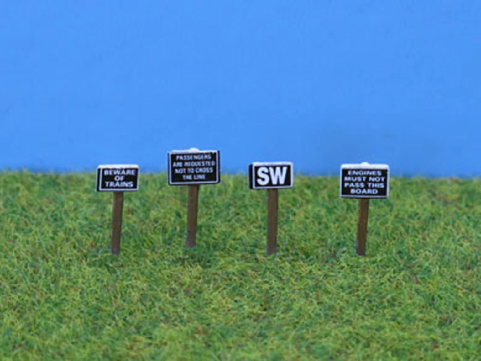 PDX44 N Gauge Painted Trackside Signs