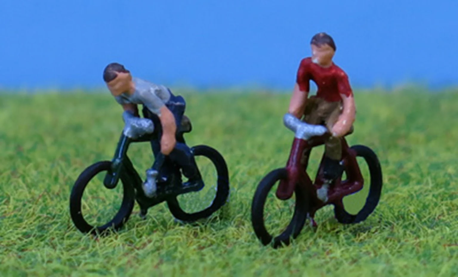 PDX51 N Gauge Cyclists by 2