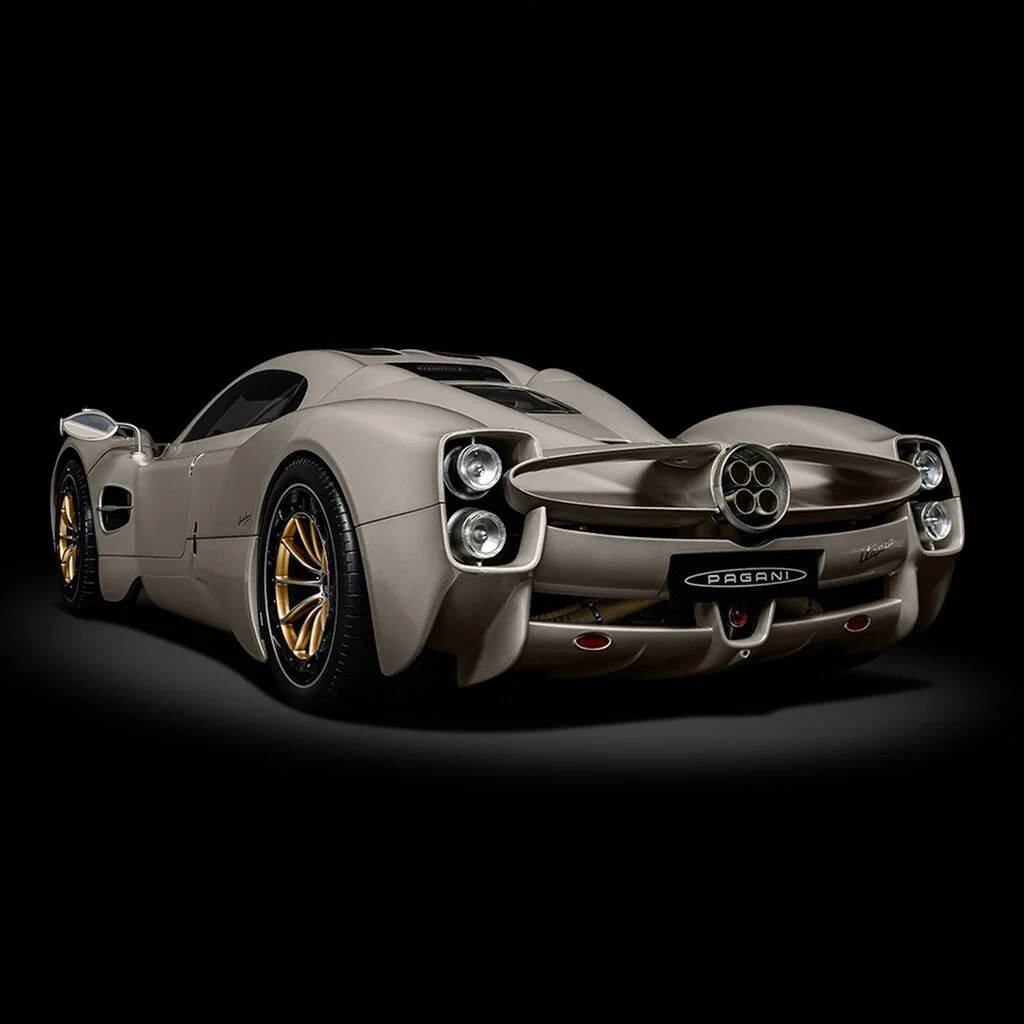 HK120 Pagani Utopia - Rinascimento Lucido Model Kit - Image 2