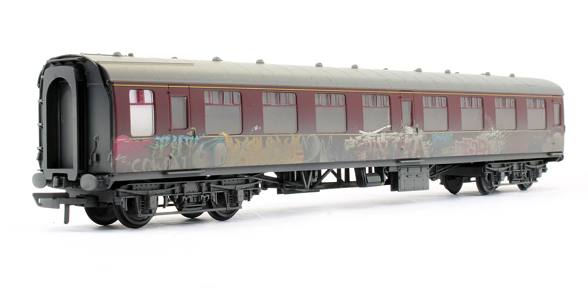 R4647 BR Maroon MK1 Graffiti Coach 'M24450' (Heavily Weathered) - Image 2