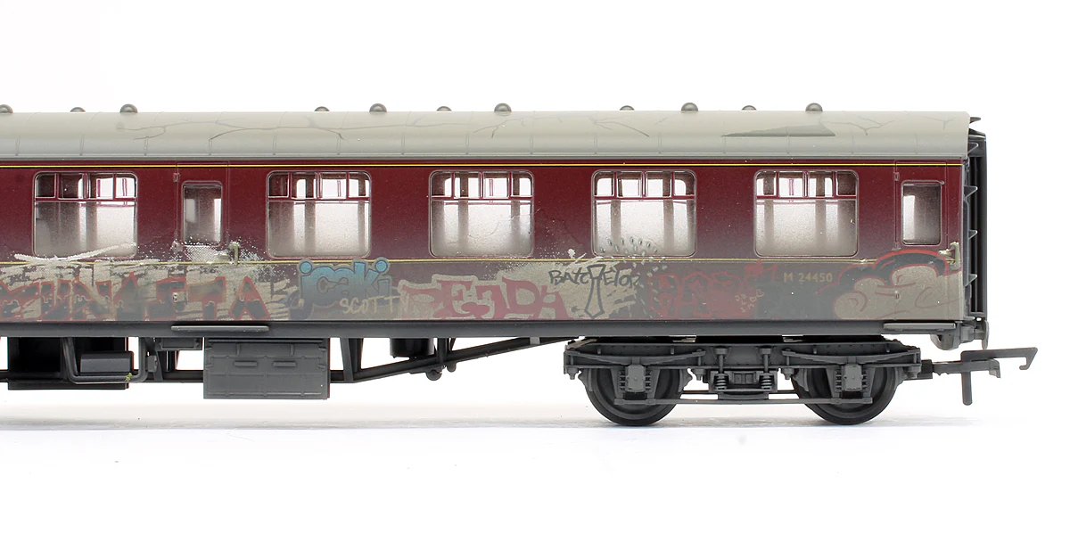 R4647 BR Maroon MK1 Graffiti Coach 'M24450' (Heavily Weathered) - Image 3