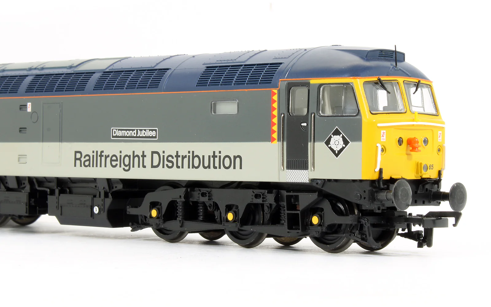 Pre-Owned 32-816 Class 47365 'Diamond Jubilee' Railfreight Distribution Diesel Locomotive - Image 4