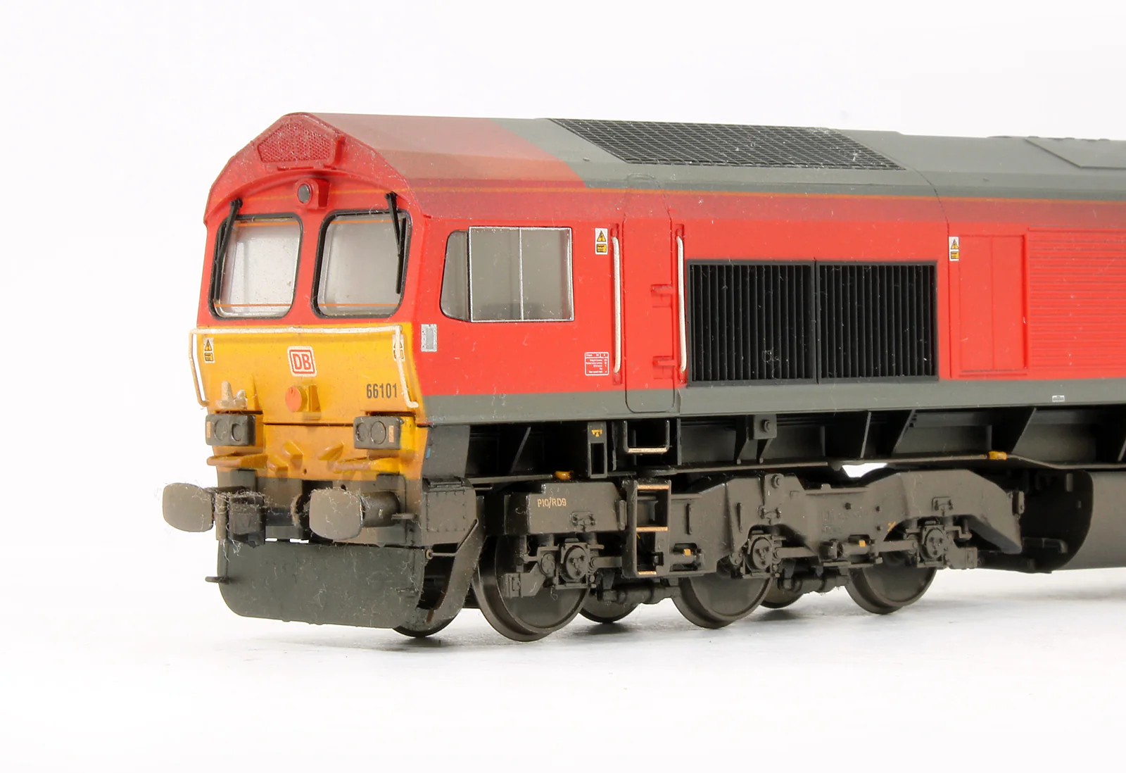 Pre-Owned 32-734A Class 66101 DB Schenker Diesel Locomotive - Weathered - Image 3