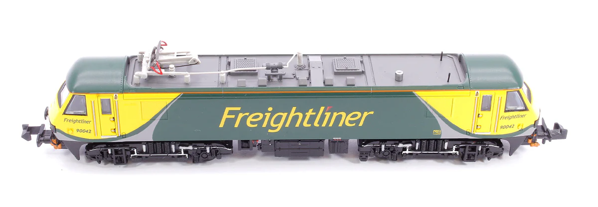 371-790 Class 90/0 90042 Freightliner 'PowerHaul' No. 90042 Electric Locomotive - Image 12
