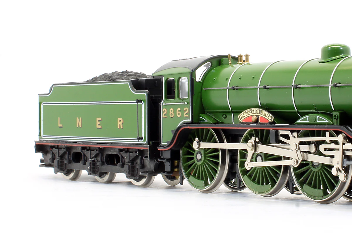 Pre-Owned R053 LNER 4-6-0 B17 'Manchester United' 2862 Steam Locomotive - Image 3
