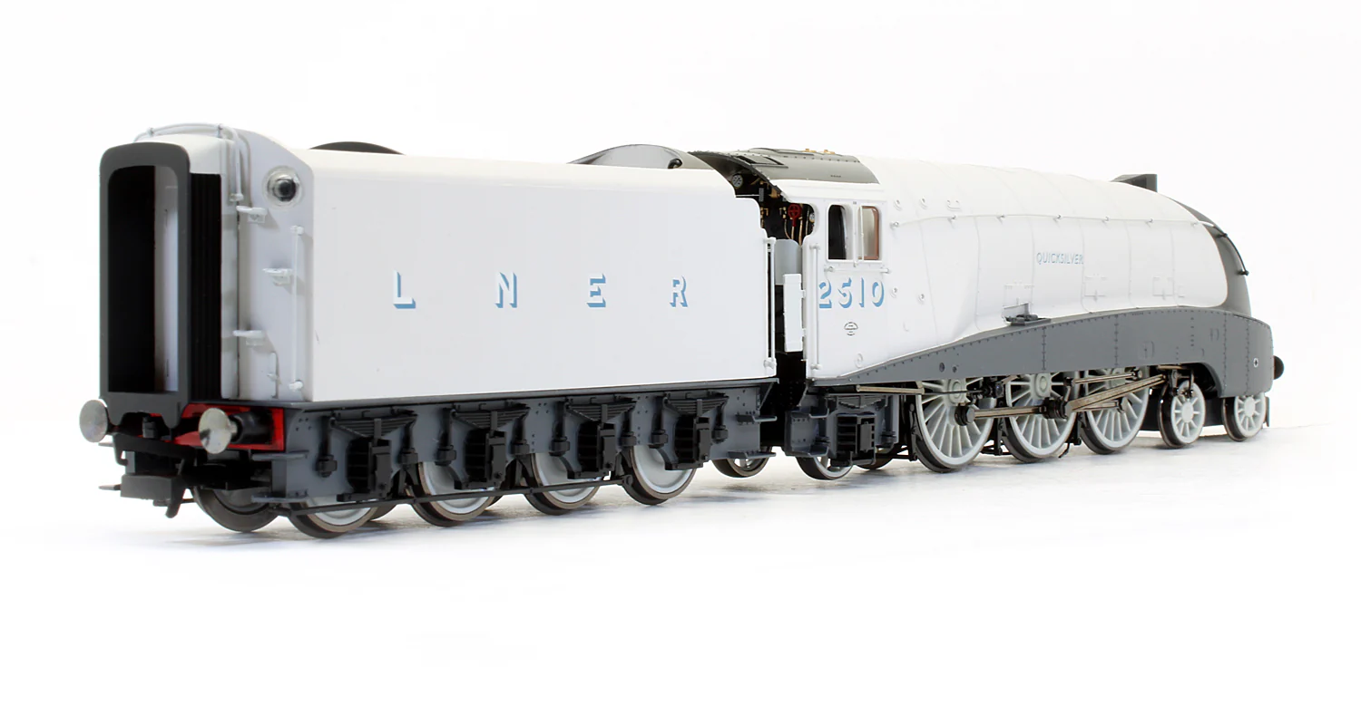Pre-Owned R3307 LNER 4-6-2 Class A4 'Quicksilver' 2510 Steam Locomotive - Limited Edition - DCC Fitted - Image 4